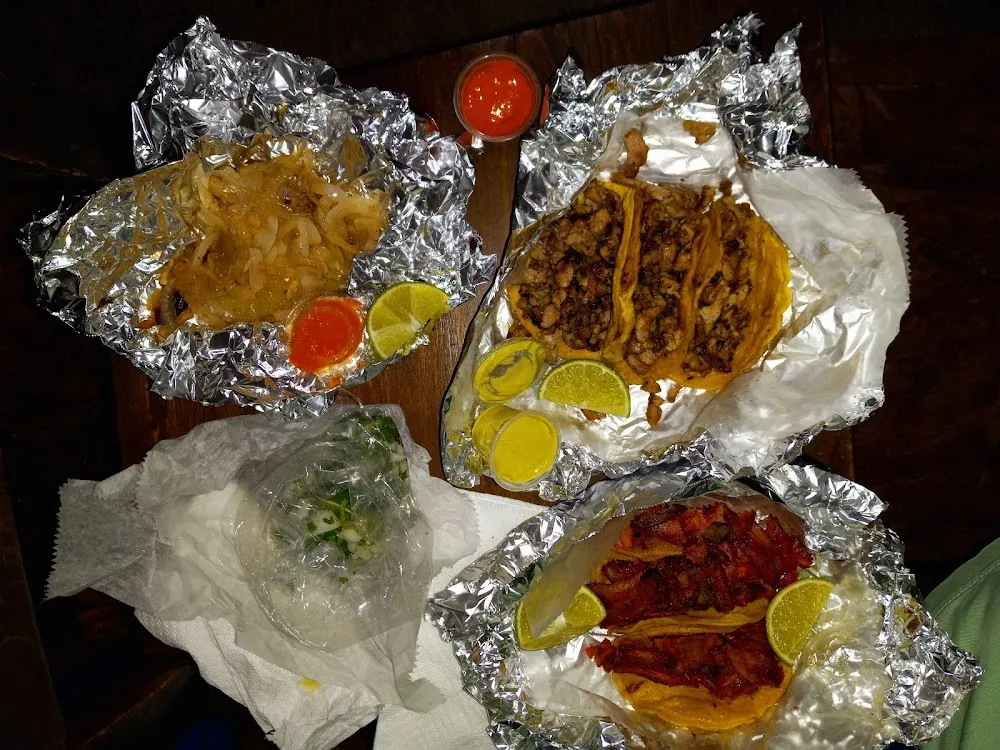 3 Tacos de Trompo Y 3 Tacos de Molleja